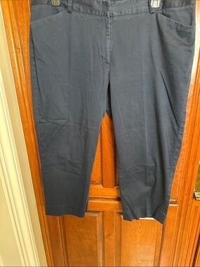 Jones New York Navy Cropped Straight-Leg Capris